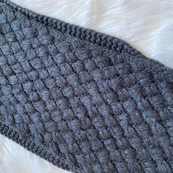 Gray Chunky Infinity Womens Scarf - Picture 5 of 7
